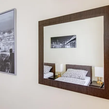 Halkova 5 Near Wenceslas Square براغ