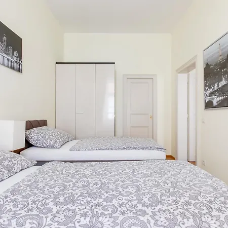 Halkova 5 Near Wenceslas Square شقة براغ